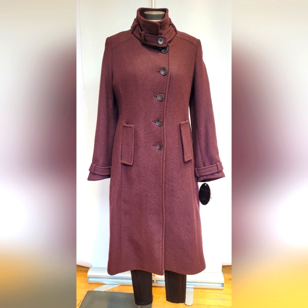 New With tags Women's Fox's wool full length fall coat size 38, made in Europe.